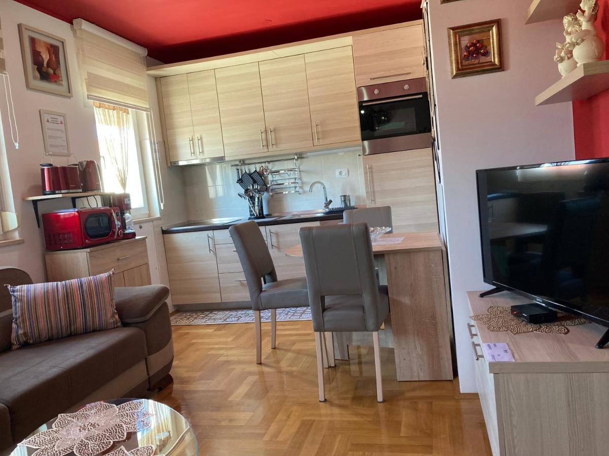 Apartment Capriati With Parking Garage Умаг Экстерьер фото